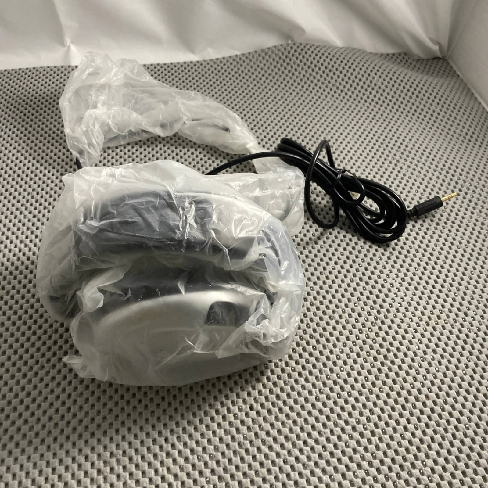 Koss UR29 Headphones & Earbuds Silver New
