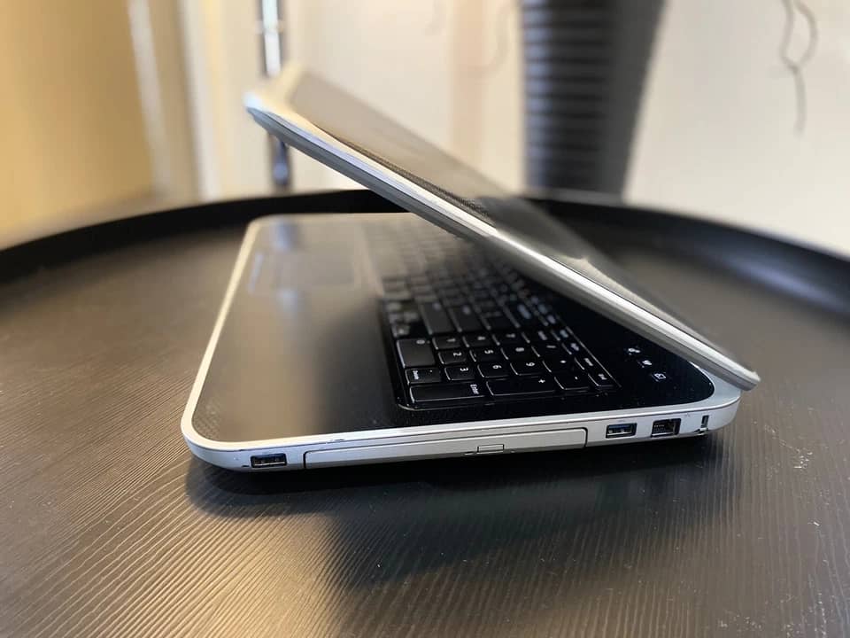 Dell Inspiron 7720 Computers