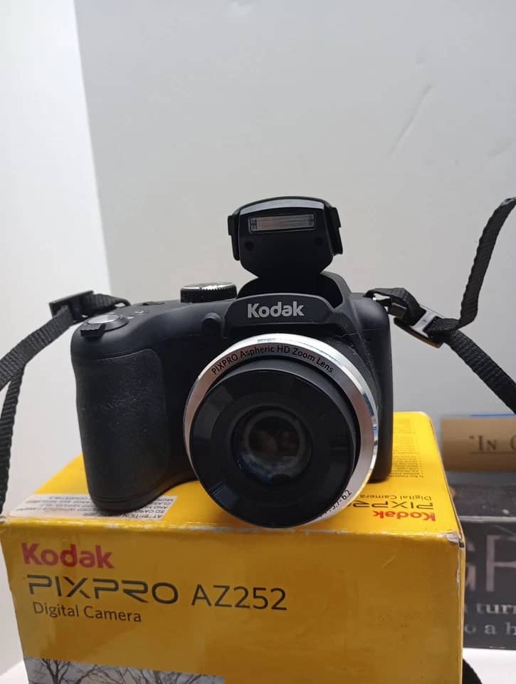 Kodak AZ252 Digital Cameras Black Refurbished - Excellent