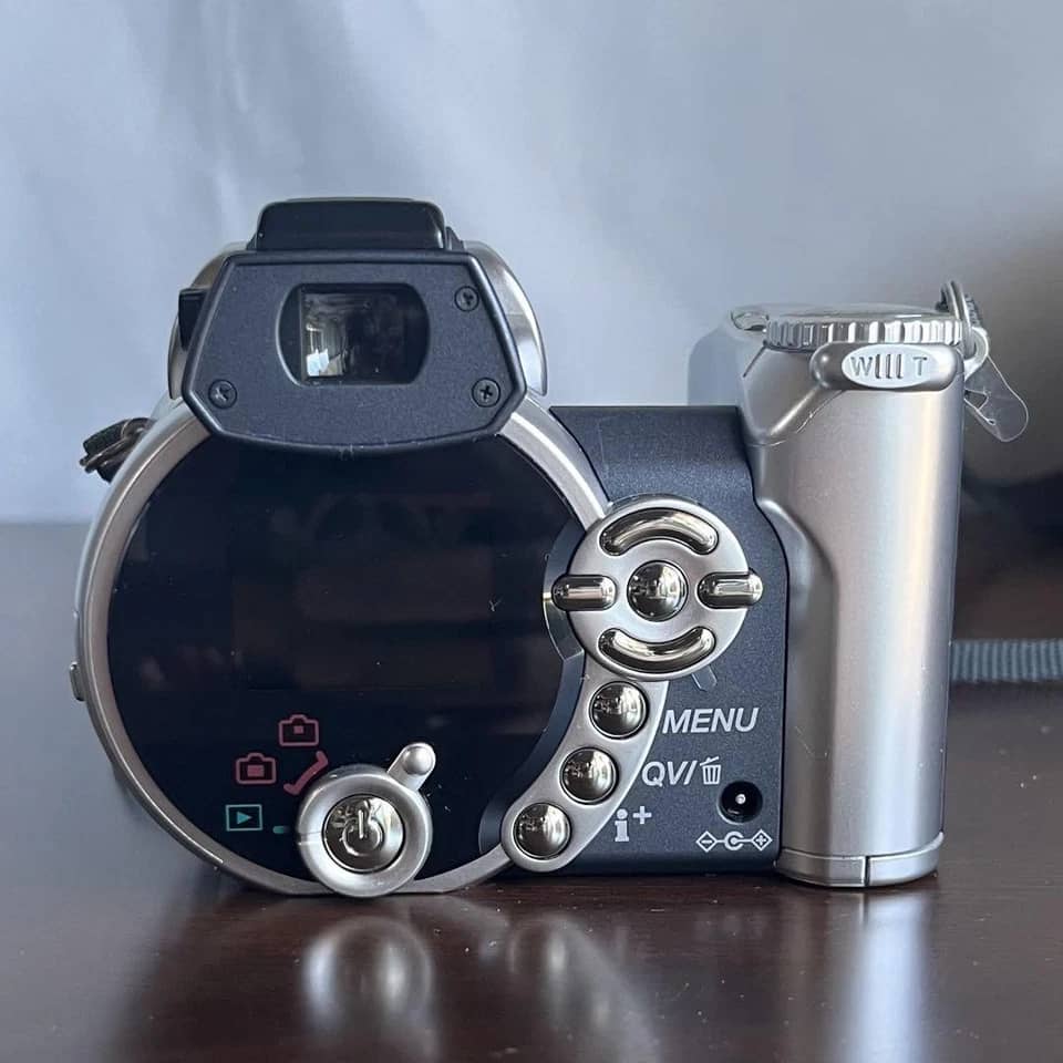 Minolta DiMAGE Z2 Digital Cameras