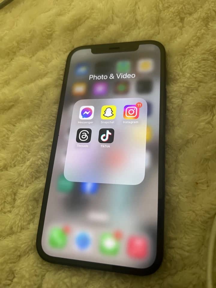 Apple iPhone 12 Cell Phones