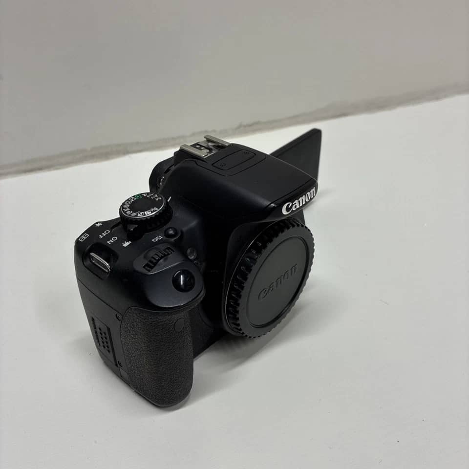Canon T4I Digital Cameras Black New w/ 18-135mm Kit