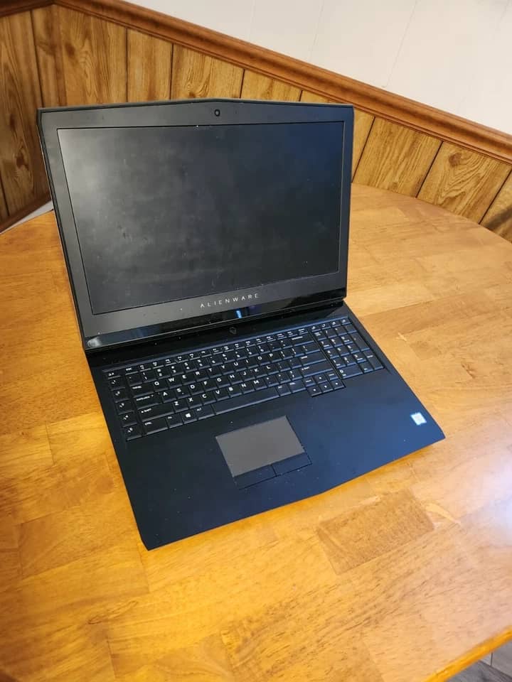 Dell Alienware m17 R4 Computers