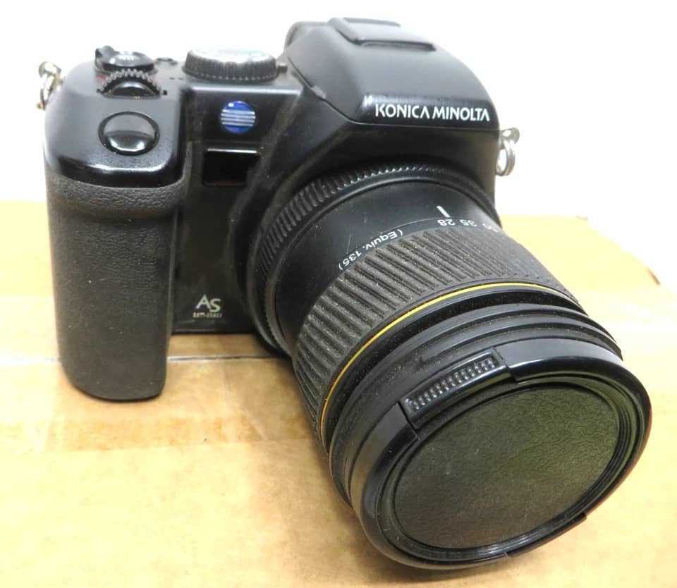 Minolta DiMAGE A200 Digital Cameras