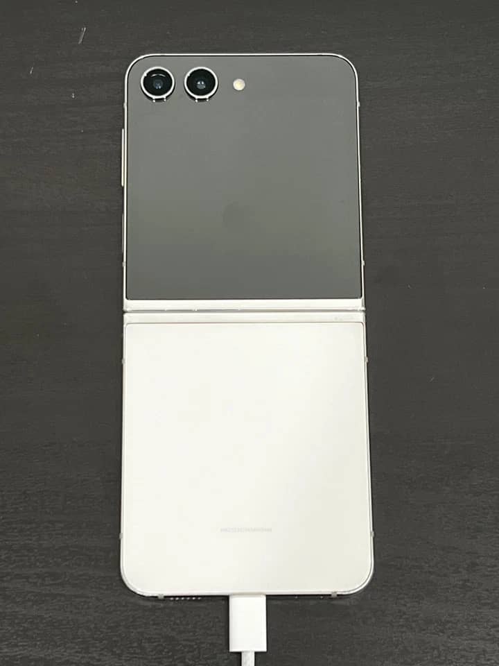 Samsung Galaxy Z Flip5 Cell Phones
