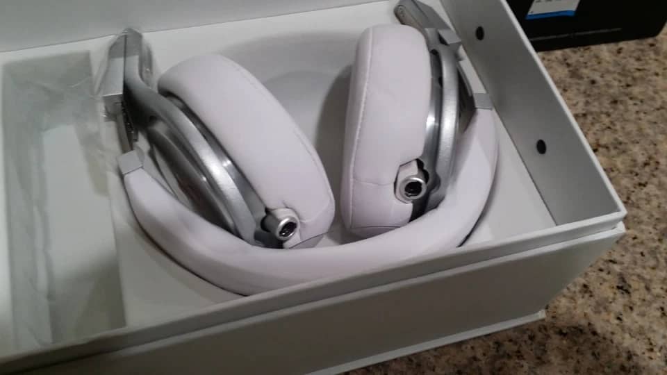 Beats by Dr. Dre Pro Headphones & Earbuds Black New