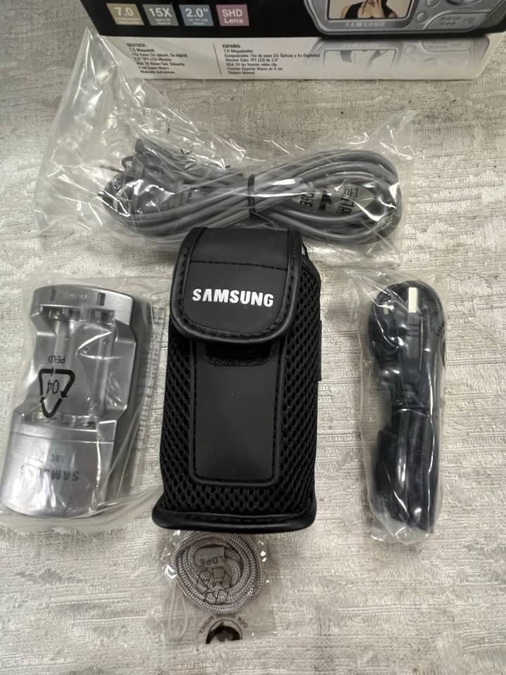 Samsung Digimax A7 Digital Cameras Silver Used - Good Body Only