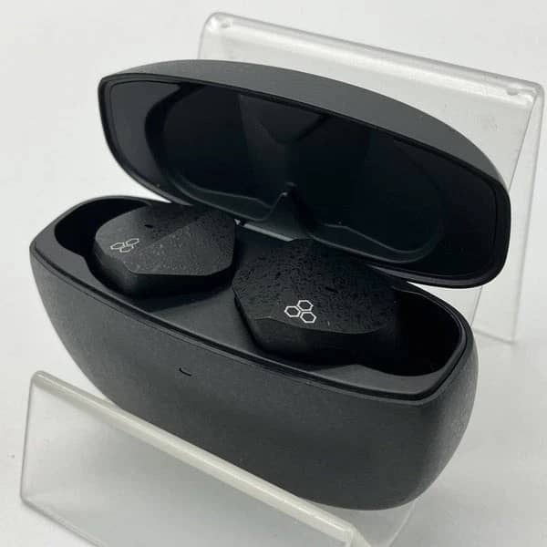 Final ZE3000 Headphones & Earbuds Black New
