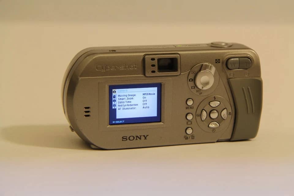 Sony Cyber-shot DSC-P92 Digital Cameras Silver Open-Box Excellent Body Only