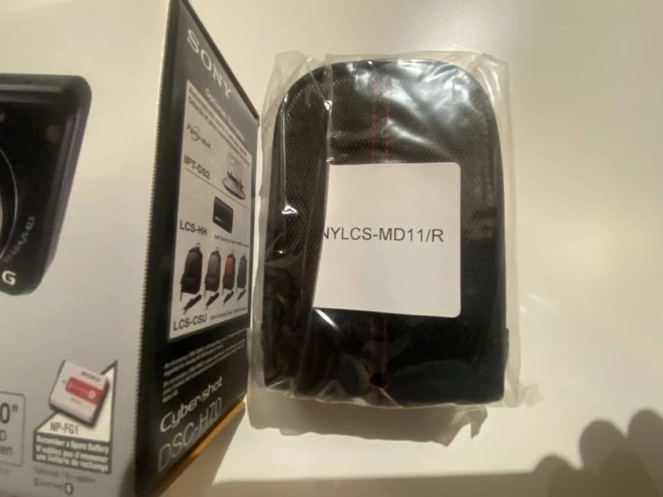 Sony Cyber-shot DSC-H70 Digital Cameras Black For parts or not working Body Only