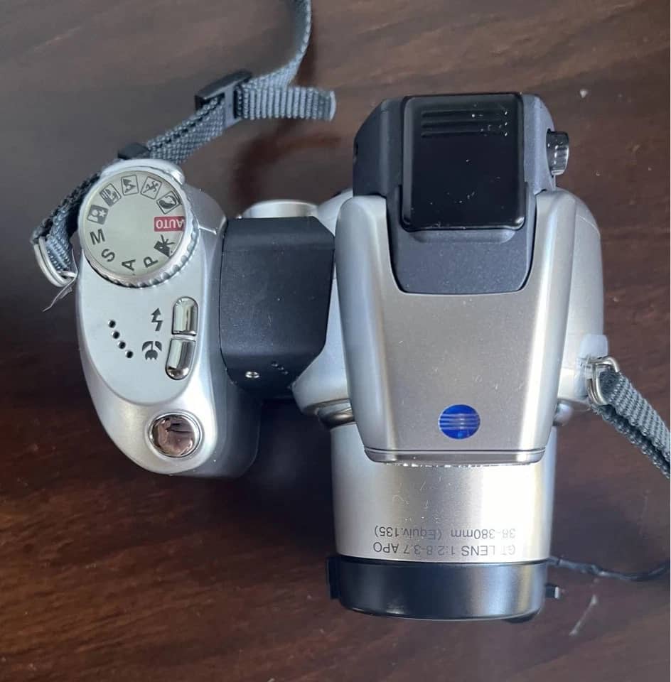 Minolta DiMAGE Z2 Digital Cameras