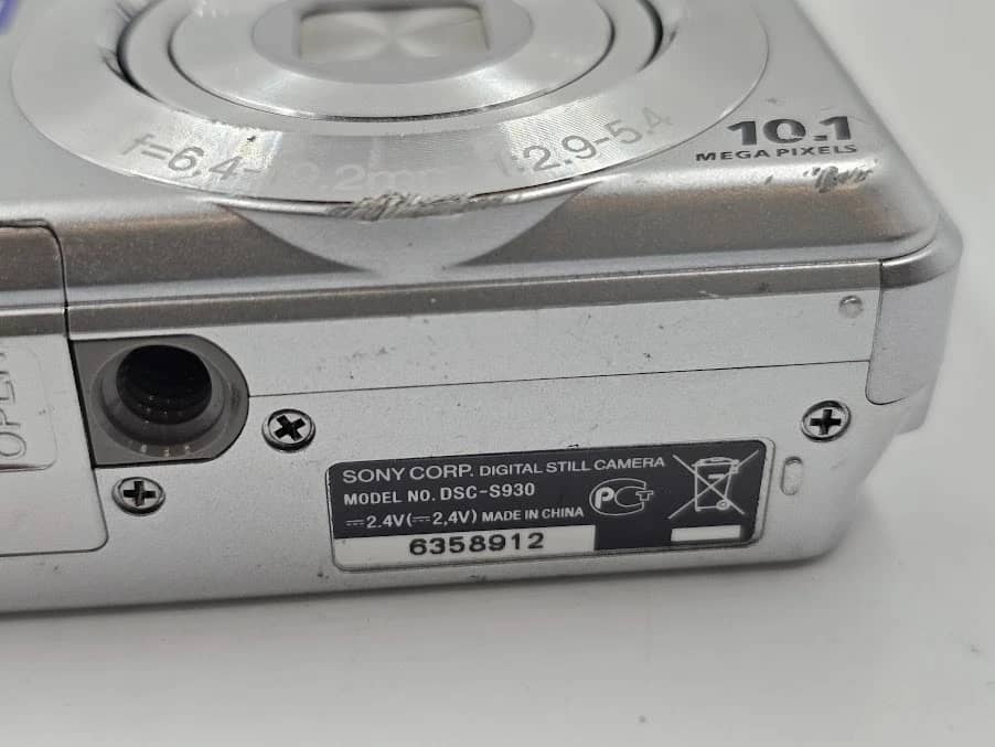 Sony Cyber-shot DSC-S930 Digital Cameras Silver New Body Only