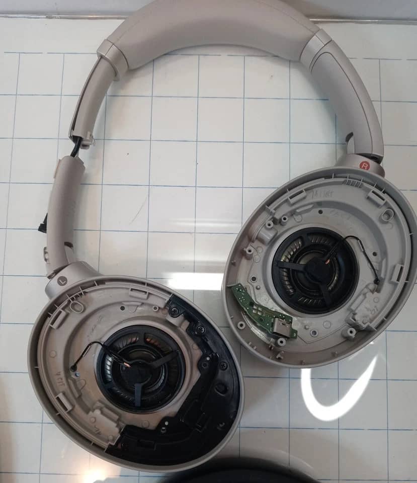 Sony WH-1000XM3 Headphones & Earbuds 
