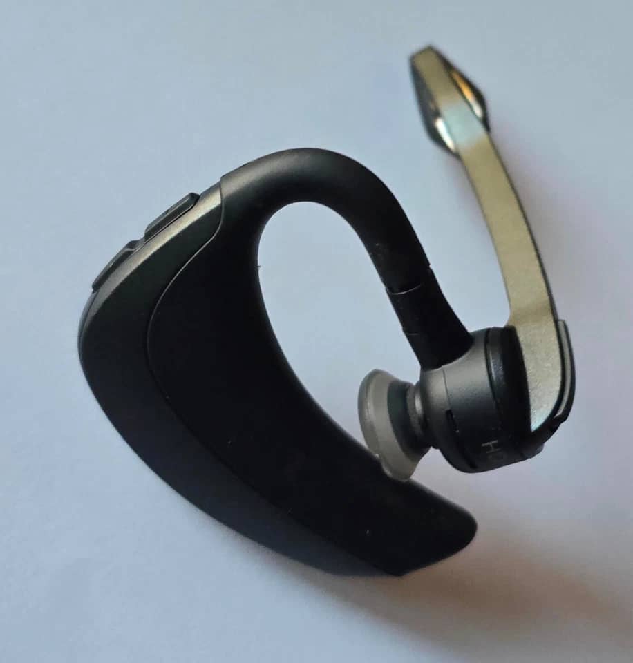 Plantronics Voyager PRO Headphones & Earbuds Black New