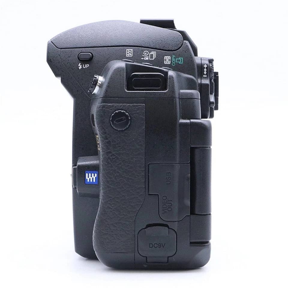OM SYSTEM E-3 Digital Cameras Black For parts or not working Body Only