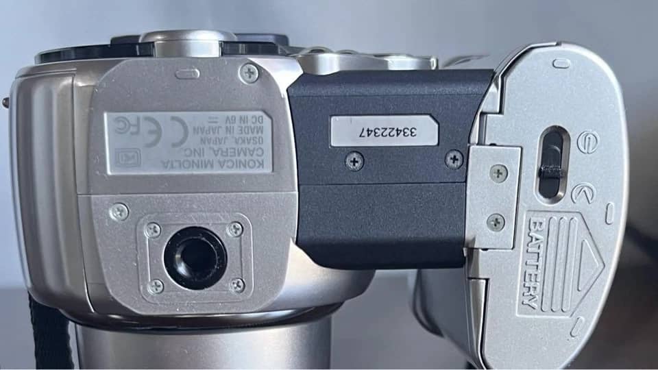 Minolta DiMAGE Z2 Digital Cameras