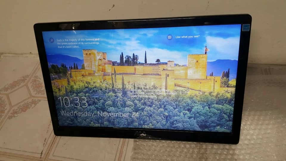 AOC E1659FWU Monitors