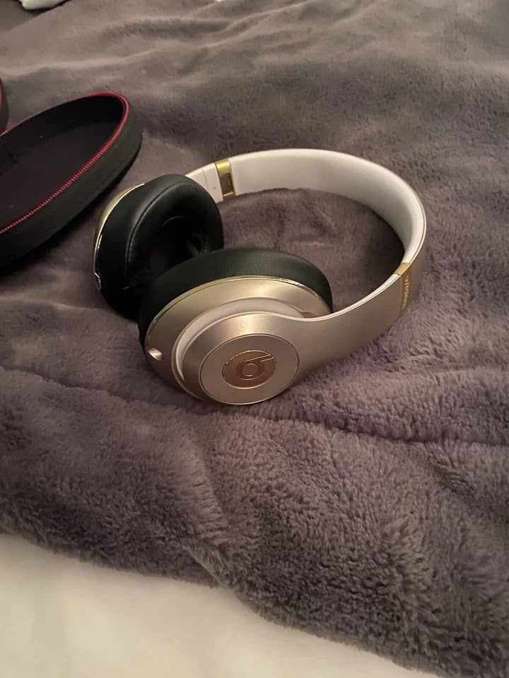 Beats Studio 2 Wireless Headphones & Earbuds 