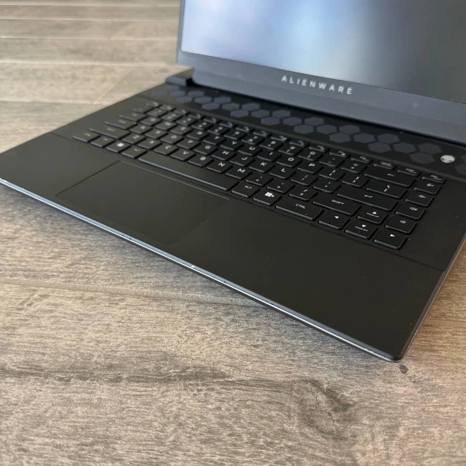Dell Alienware m16 R1 Computers