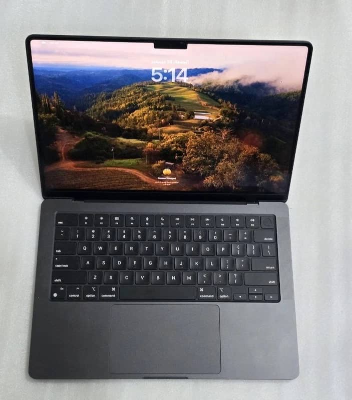 Apple MacBook Pro 15.4-inch Mid 2017 Computers 256GB 16GB Refurbished - Excellent