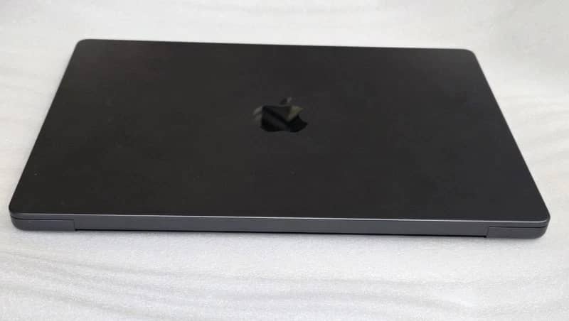 Apple MacBook Pro 15.4-inch Mid 2017 Computers 256GB 16GB Refurbished - Excellent