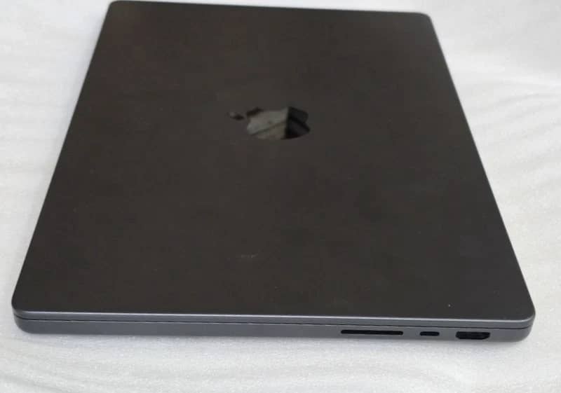 Apple MacBook Pro 15.4-inch Mid 2017 Computers 256GB 16GB Refurbished - Excellent