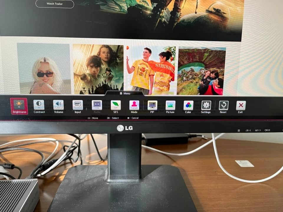LG 27m Monitors