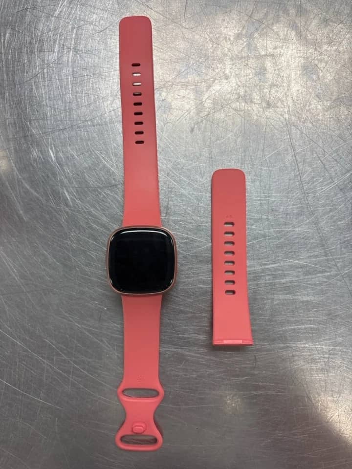 Fitbit Versa 4 Smartwatches
