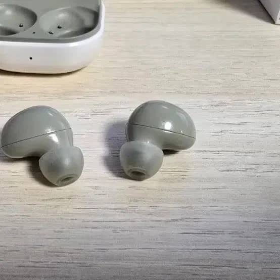 Samsung Galaxy Buds 2 Headphones & Earbuds 