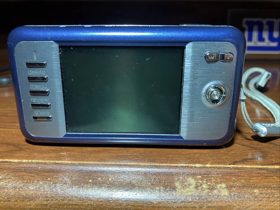 Kodak EasyShare V803 Digital Cameras Blue Used - Very Good Body Only