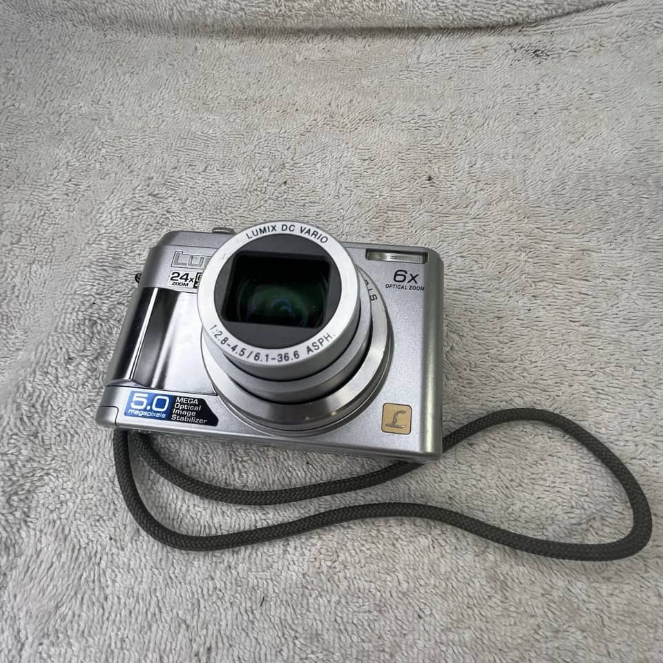 Panasonic DiMAGE Z2 Digital Cameras