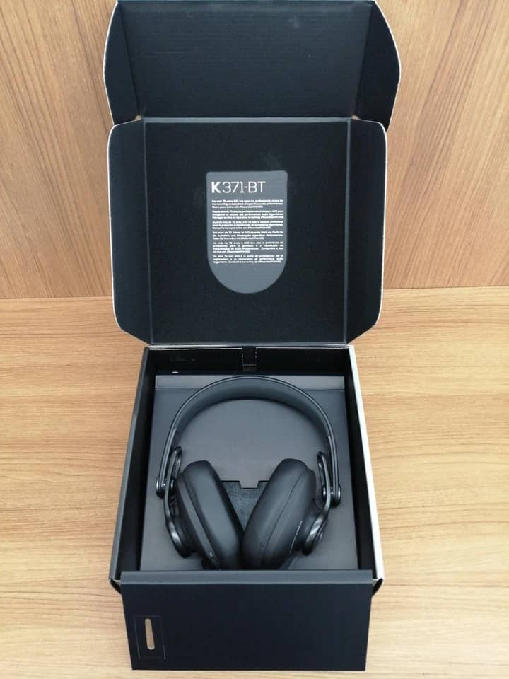 AKG K371 BT Headphones & Earbuds Black New