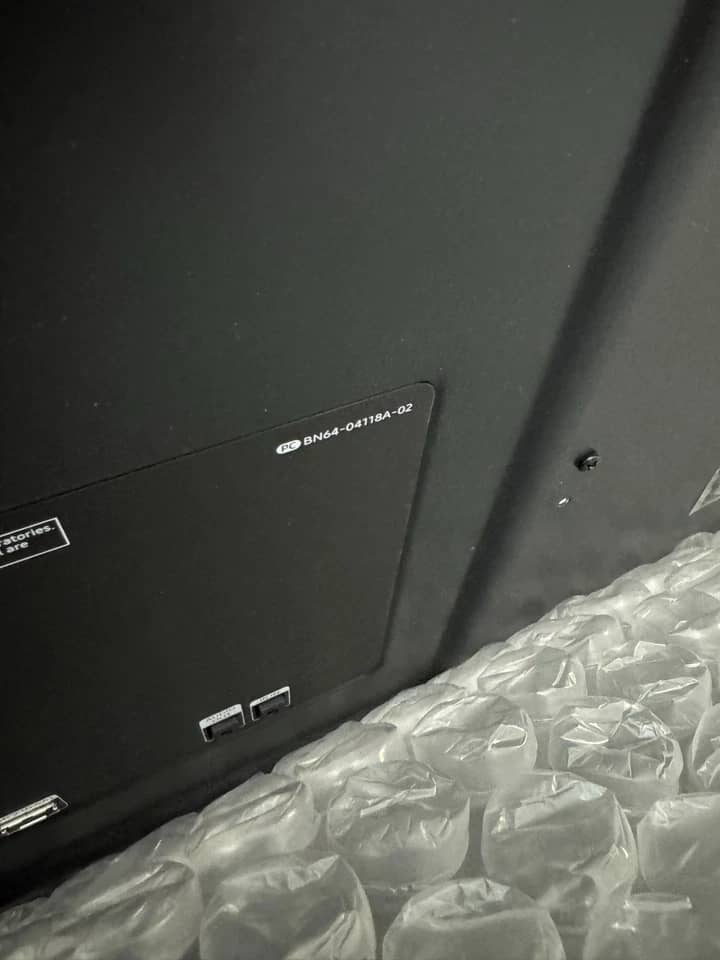 Samsung QM85N Monitors