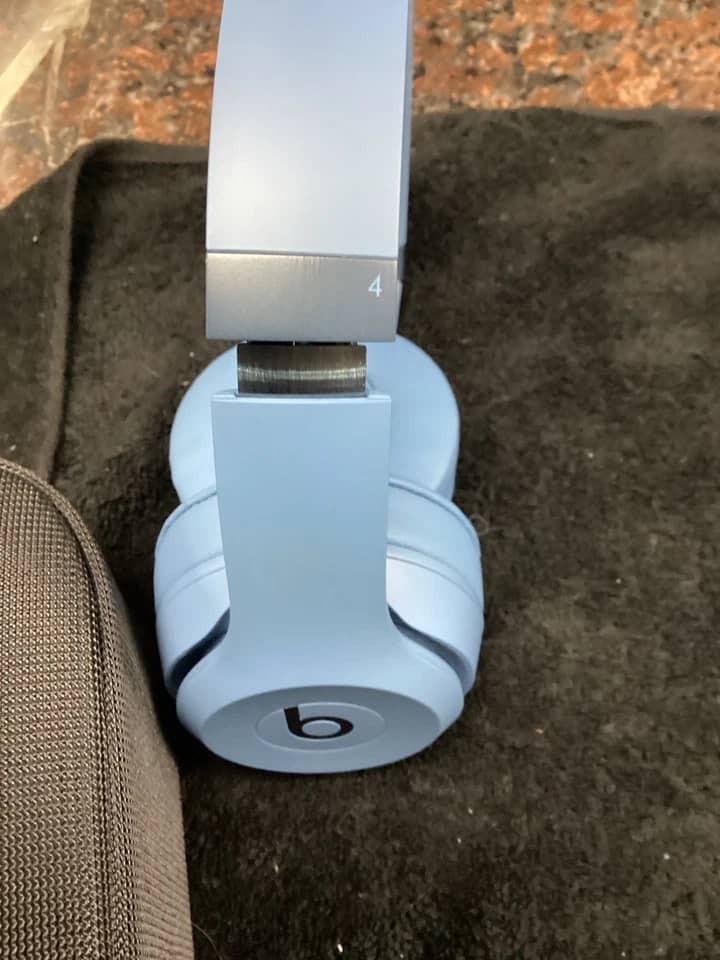 Apple Beats Solo 4 Headphones & Earbuds 
