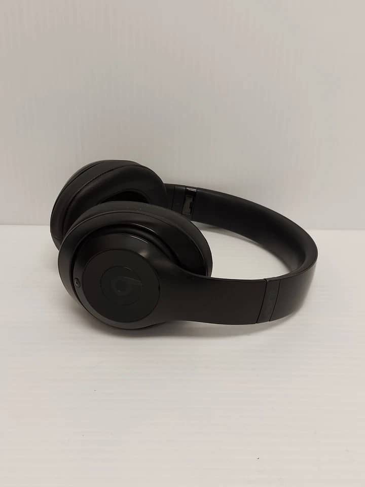 Apple Studio 3 Wireless Headphones & Earbuds 