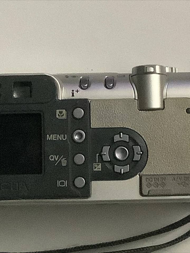 Minolta DiMAGE F200 Digital Cameras Silver Used - Good