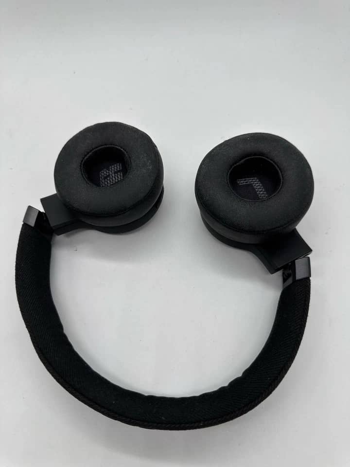 JBL Live 460NC Headphones & Earbuds 