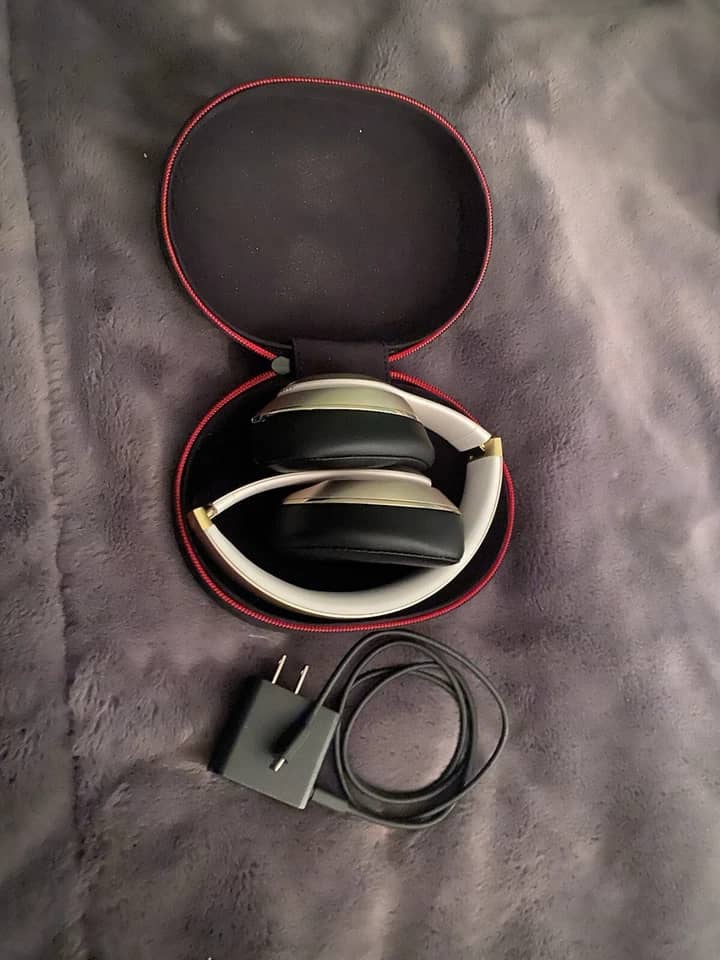 Beats Studio 2 Wireless Headphones & Earbuds 