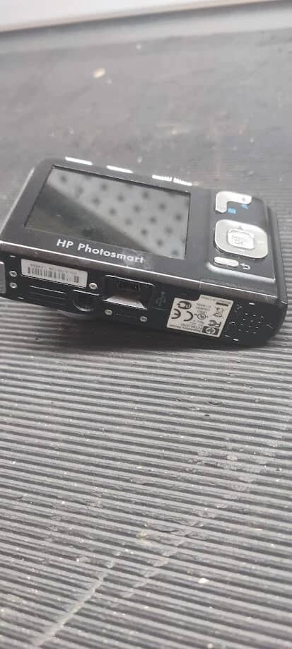 HP Photosmart M737 Digital Cameras Gray New Body Only