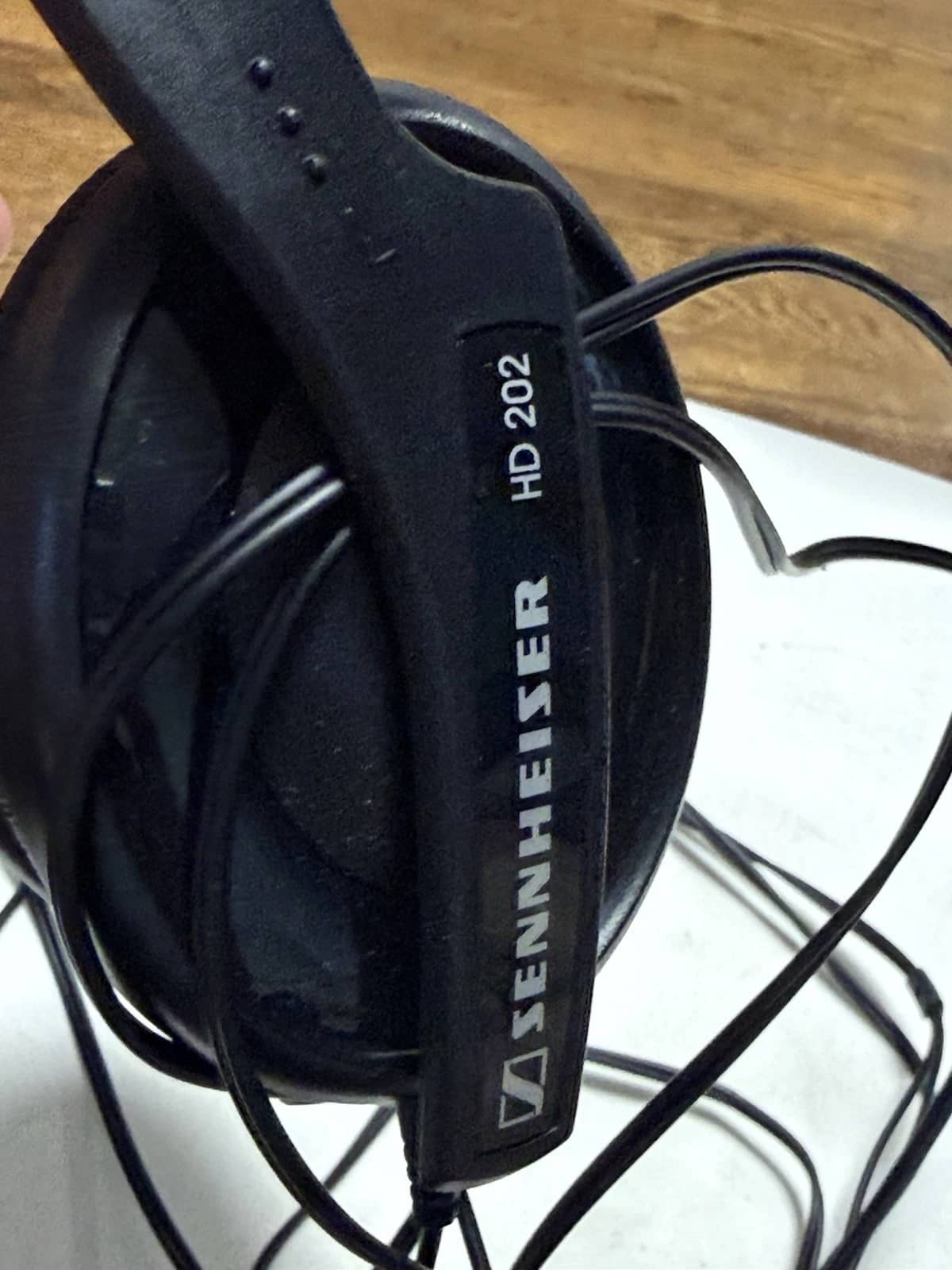 Sennheiser HD 202 Headphones & Earbuds Black New