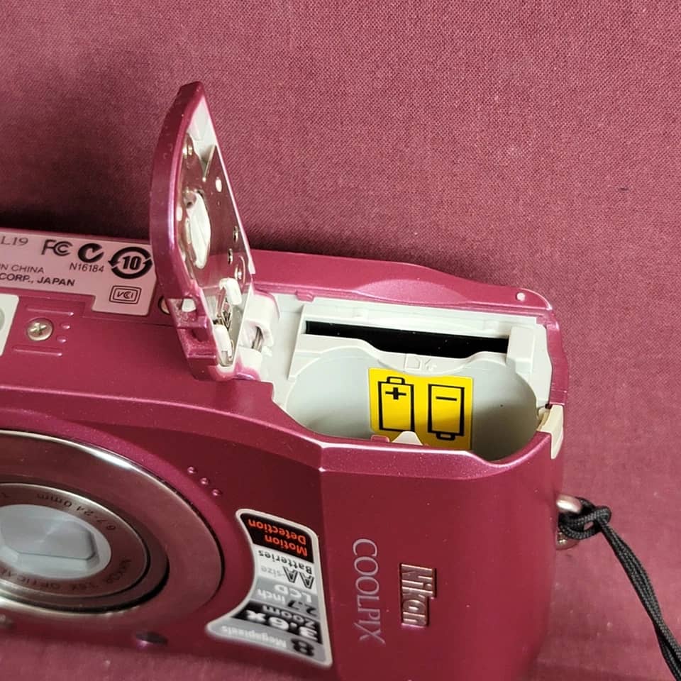 Nikon COOLPIX L19 Digital Cameras Silver Used - Good Body Only