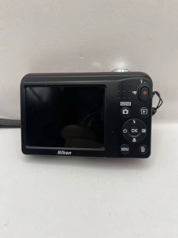 Nikon COOLPIX L31 Digital Cameras Silver Open-Box Excellent Body Only