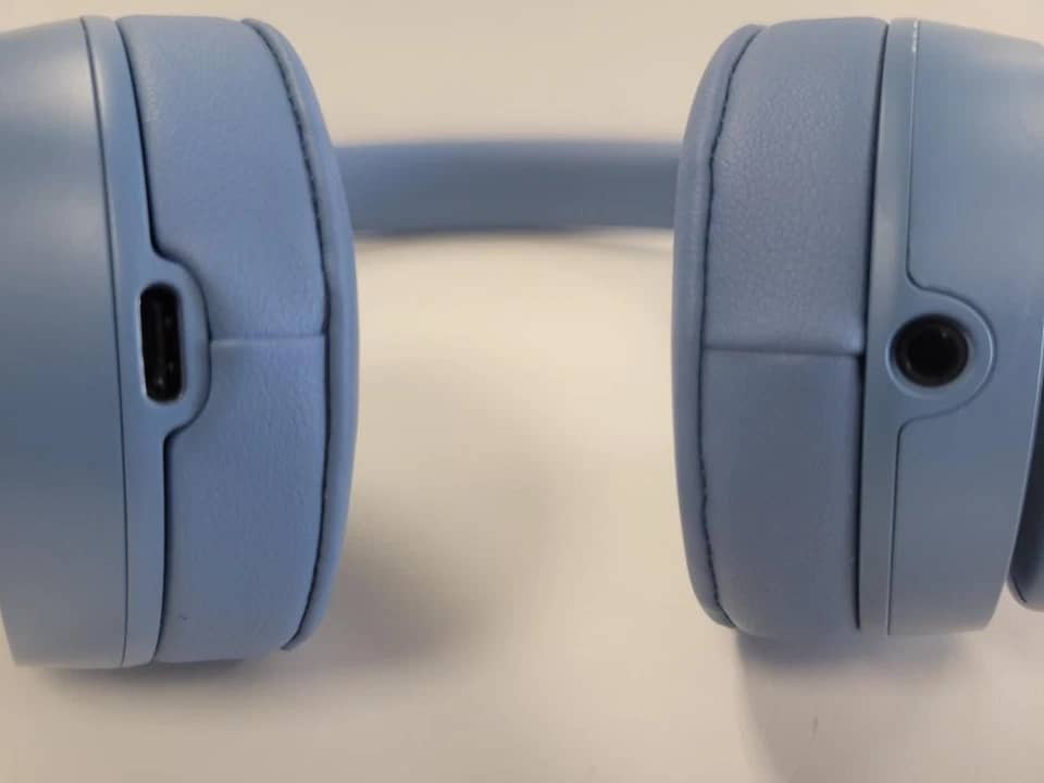 Apple Beats Solo 4 Headphones & Earbuds 