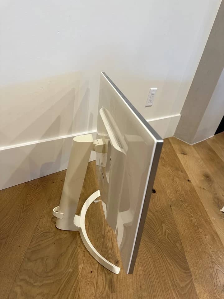 LG 27UN850 Monitors