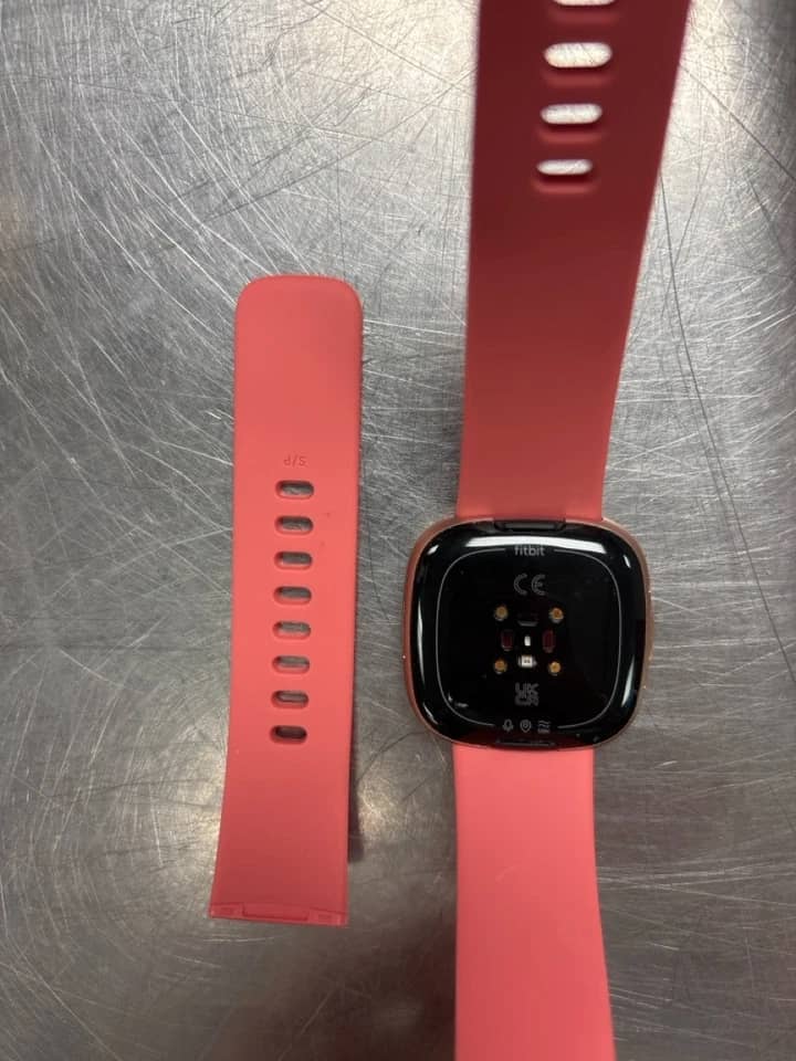 Fitbit Versa 4 Smartwatches