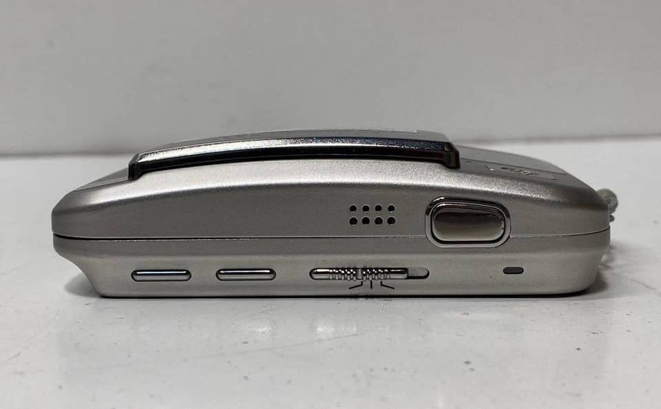 HP r837 Digital Cameras Silver New Body Only