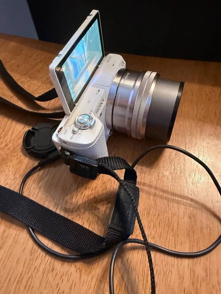 Sony A5100 Digital Cameras Sony Alpha Used - Good
