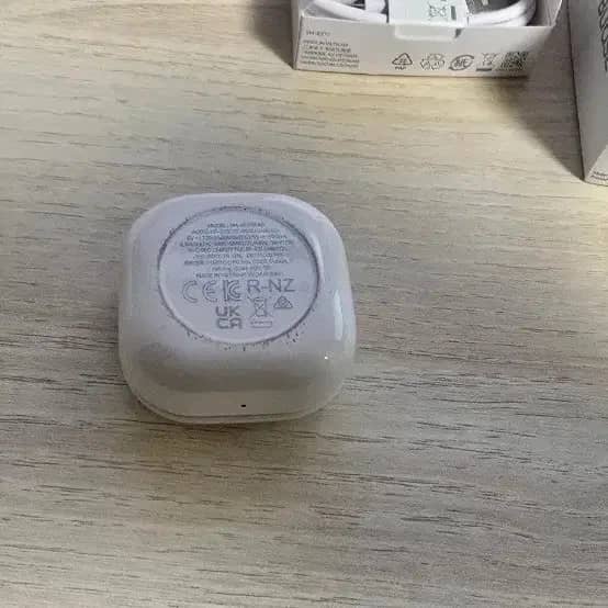 Samsung Galaxy Buds 2 Headphones & Earbuds 