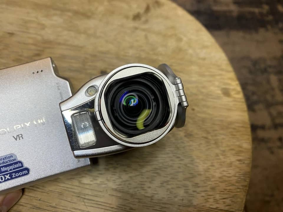 Nikon COOLPIX S10 Digital Cameras Silver New Body Only