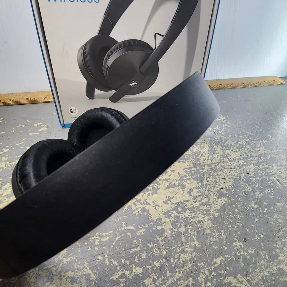Sennheiser HD 250BT Headphones & Earbuds Black New